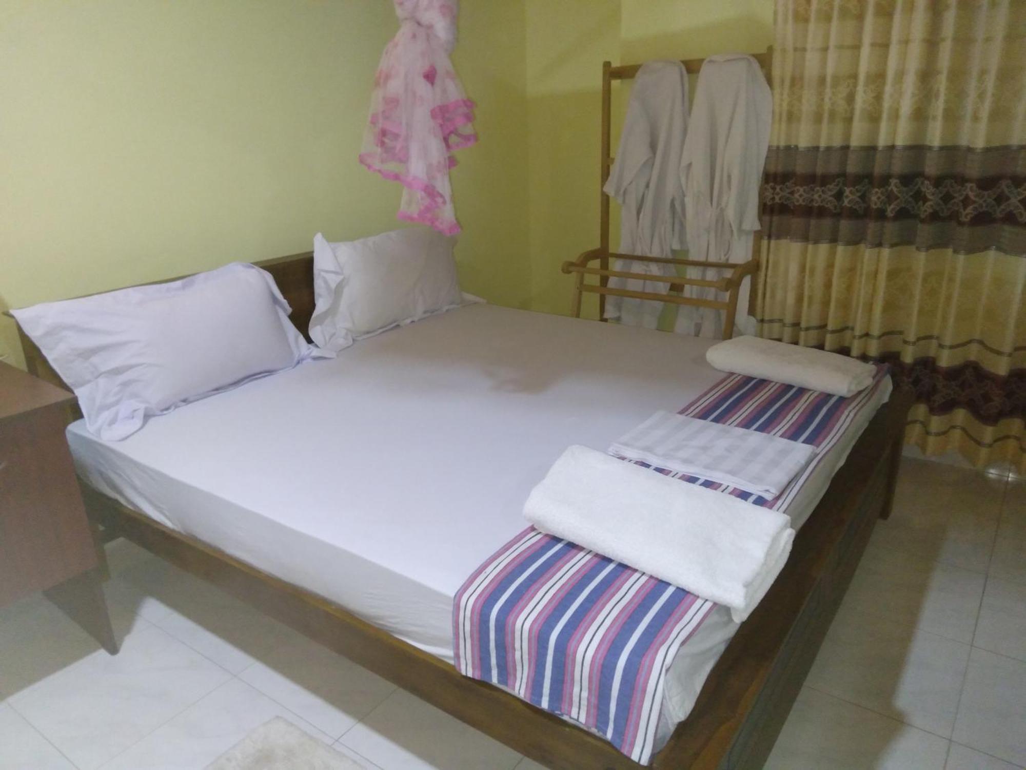 Suwani Pinnawala Homestay Zimmer foto